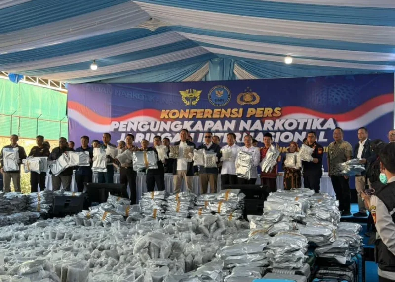 Bea Cukai dan BNN Gagalkan Penyelundupan 3,37 Ton Ganja Asal Thailand yang Disamarkan dalam Koper dan Matras Lateks