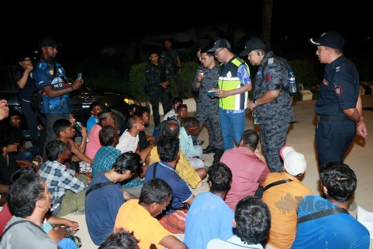 Otoritas Malaysia menggerebek tiga perkampungan ilegal tersembunyi di kawasan perkebunan kelapa sawit di Setia Alam, yang dihuni ratusan pendatang asing tanpa izin, termasuk warga negara Indonesia (WNI) pada Jumat (3/4/2026) malam. 6 Fakta Perkampungan Ilegal WNI di Hutan Malaysia: Berawal dari Kamp Pekerja Konstruksi