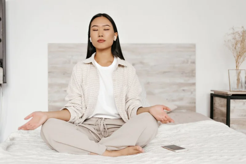 Pagi atau Malam, Kapan Waktu Terbaik untuk Meditasi?