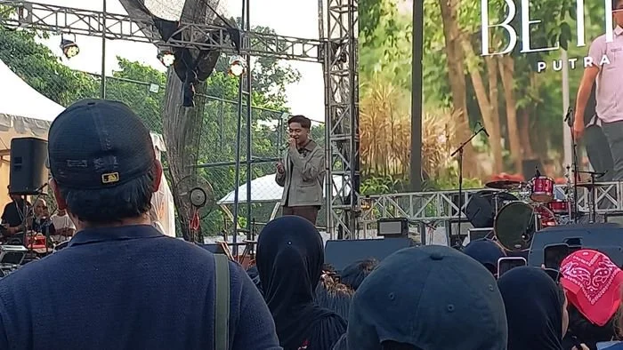 Penampilan Betrand Peto di dalam konser Pesta Timuran yang digelar di kawasan Jakarta Selatan pada Sabtu (4/7/2026).
