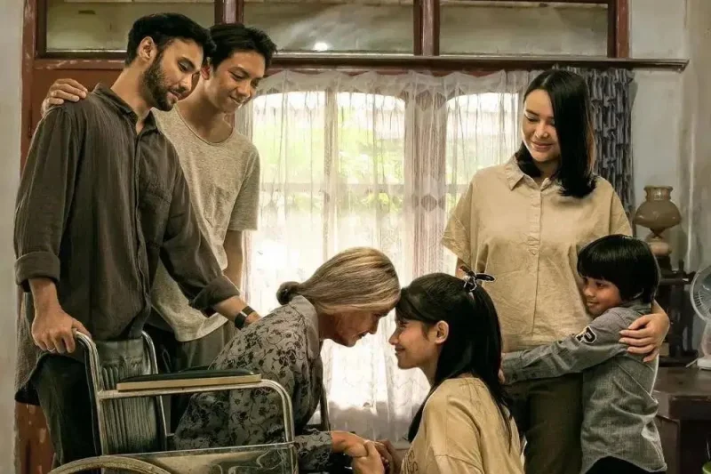 Review Film 'Jangan Buang Ibu', Sajikan Cerita Keluarga Penuh Haru!