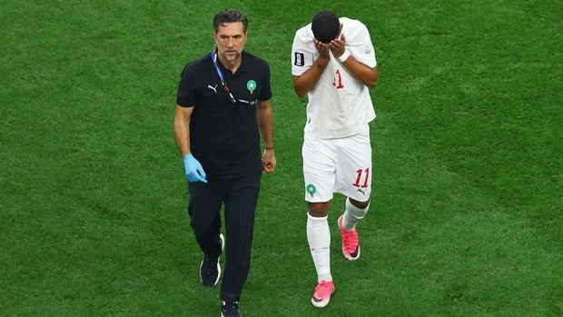 Soccer Football - FIFA World Cup 2026 - Round of 16 - Canada v Morocco - Fans gather in Vancouver - Vancouver, Canada - July 4, 2026 Morocco's Ismael Saibari comes off the pitch to receive medical attention after sustaining an injury REUTERS/Issei Kato