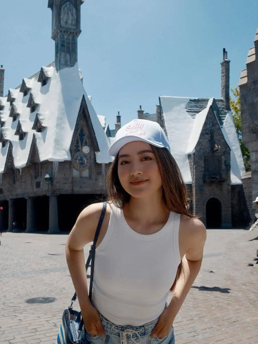 Natasha Wilona main di Universal Studios Hollywood