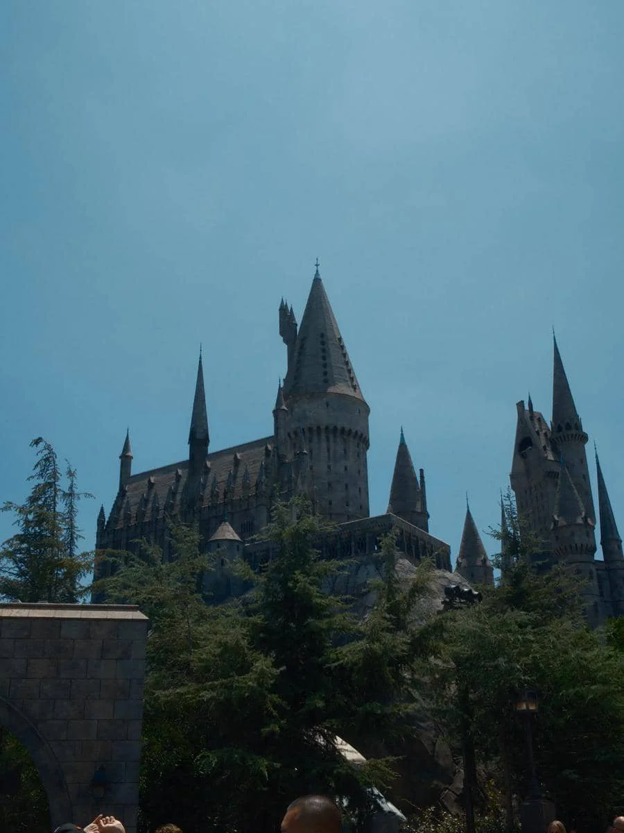 Natasha Wilona main di Universal Studios Hollywood