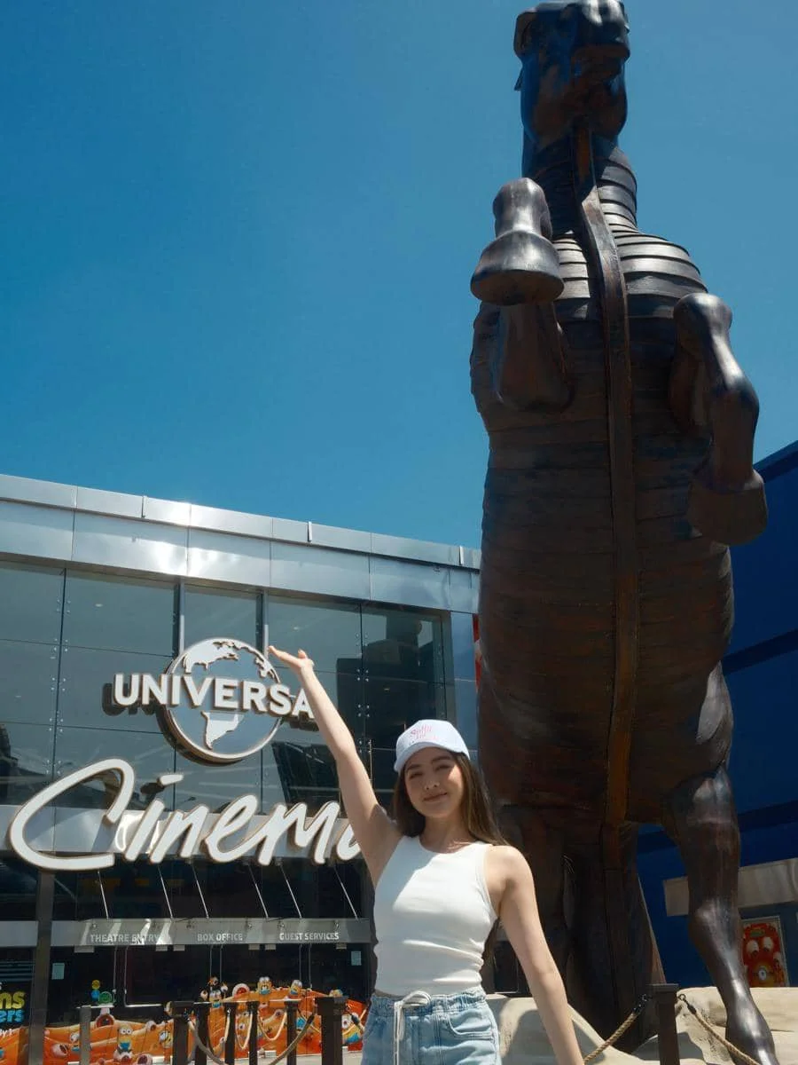 Natasha Wilona main di Universal Studios Hollywood