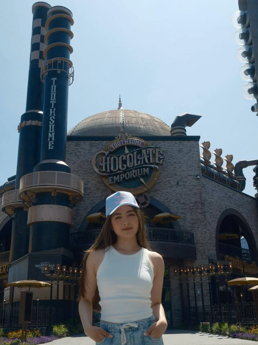 Natasha Wilona main di Universal Studios Hollywood