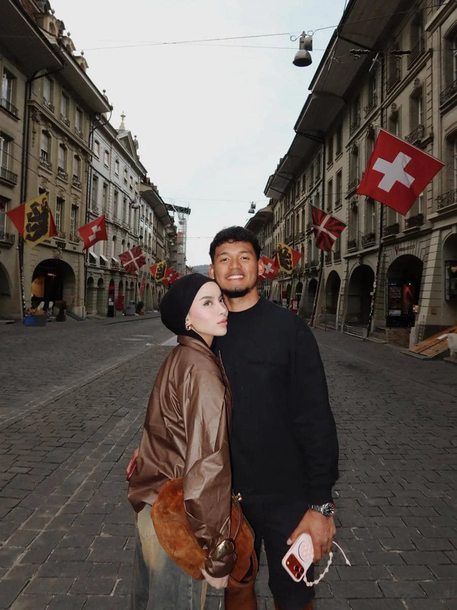 Emy Aghnia dan suami berkeliling Kota Bern