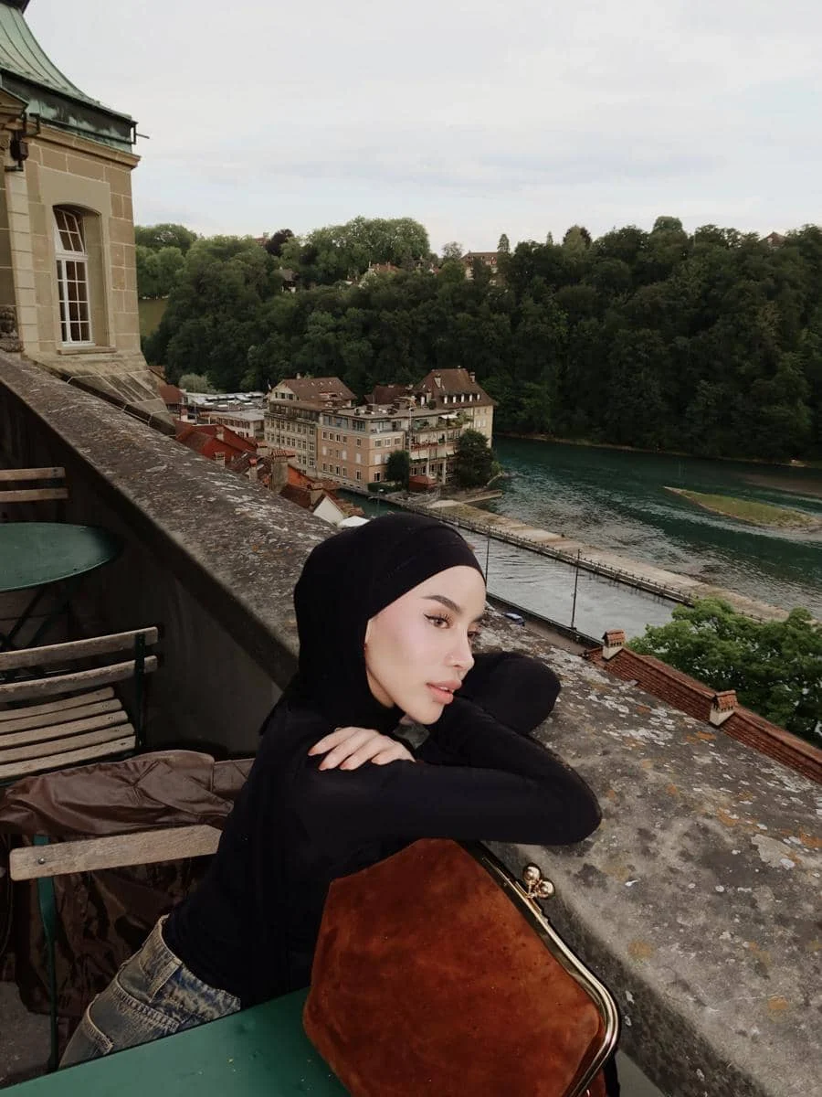 Emy Aghnia dan suami berkeliling Kota Bern