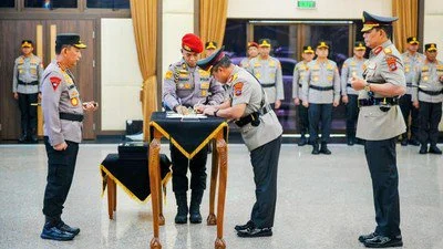 Kapolri Lantik 6 Kapolda dan Kakorlantas Polri