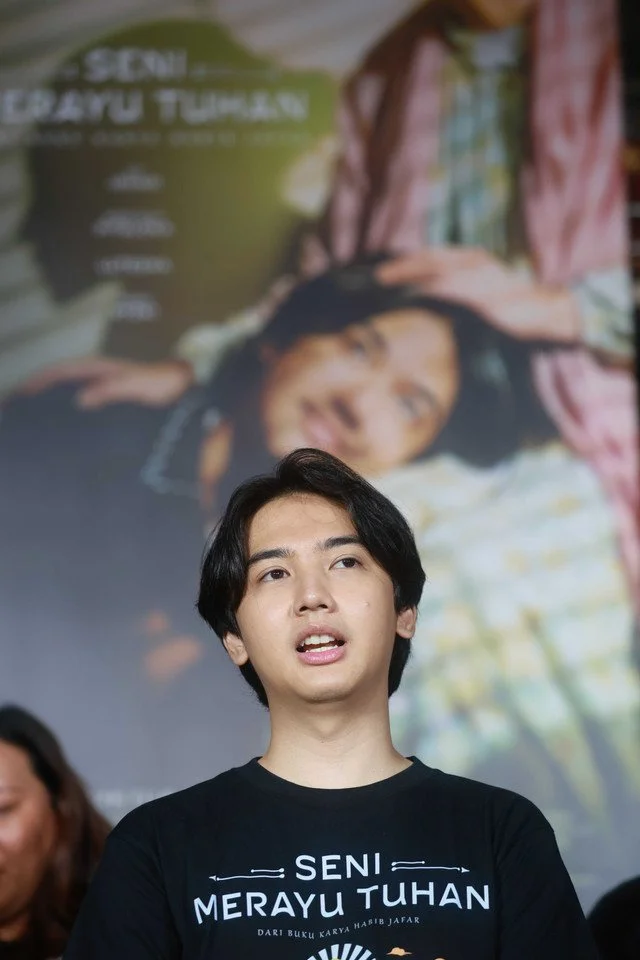 Cerita Ari Irham Dituntut Azan dengan Sempurna di Film "Seni Merayu Tuhan"