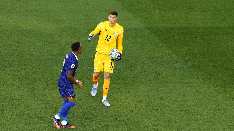 Kiper Paraguay mengungkap kisah di balik serangan terhadap Mbappé