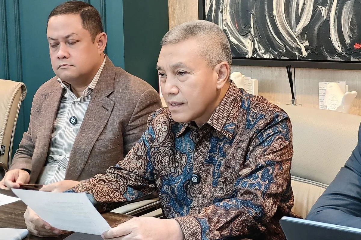 Pengacara eks Menteri Pendidikan, Kebudayaan, Riset, dan Teknologi (Mendikbudristek) Nadiem Makarim, Dodi S Abdulkadir, dalam konferensi pers di Jakarta, Selasa (9/12/2025).