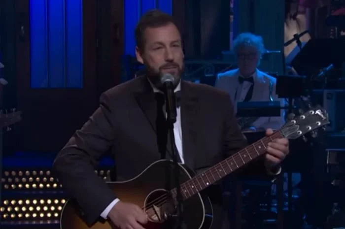 Profil Adam Sandler, Aktor Hollywood yang Jadi Penghulu di Pernikahan Taylor Swift dan Travis Kelce di New York