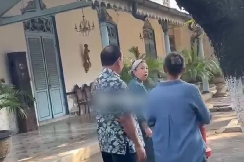Viral Video Adu Mulut Gusti Moeng dan Kubu PB XIV Purbaya Saat Prosesi Adat Labuhan Parangkusumo