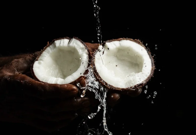 4 Manfaat Air Kelapa untuk Kesehatan Rambut