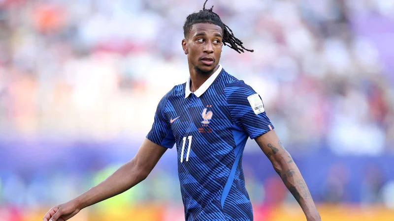 Michael Olise dari FC Bayern terancam sanksi! Prancis tampaknya mempertimbangkan untuk mengajukan banding setelah "kinerja wasit terburuk" di Piala Dunia saat melawan Paraguay