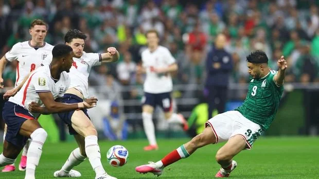 Duel Meksiko vs Inggris diawali dengan kartu kuning yang diterima Declan Rice.