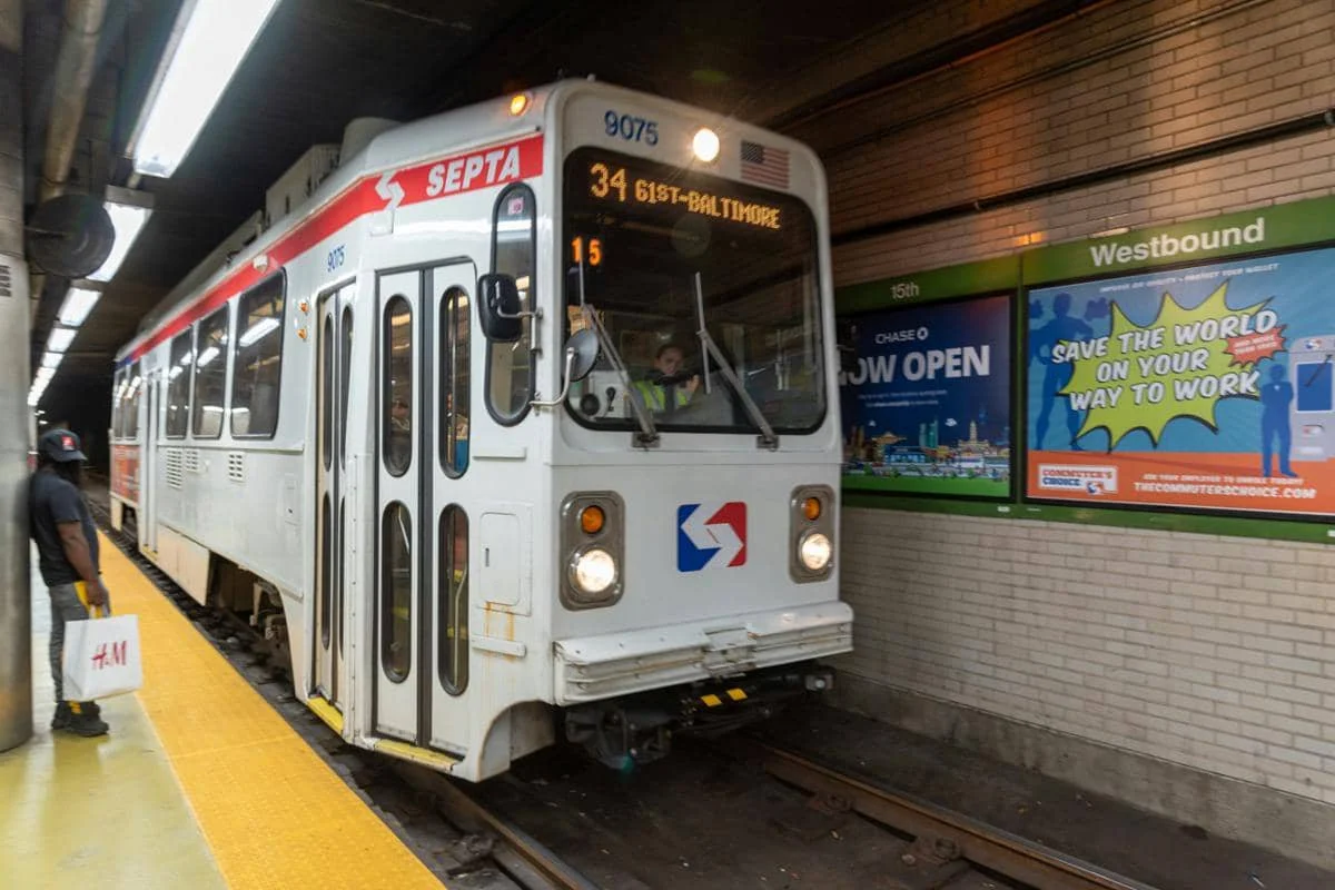 ilustrasi transportasi umum SEPTA di Philadelphia 