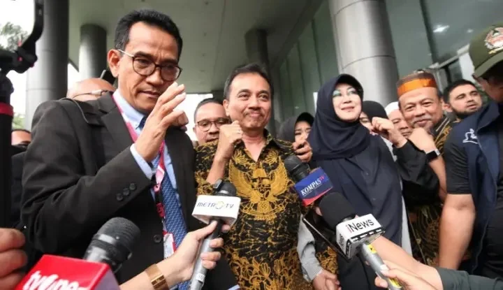 Bocoran Orang Dalam, Roy Suryo dan Dokter Tifa Cuma Bersandiwara Demi Lawan Jokowi