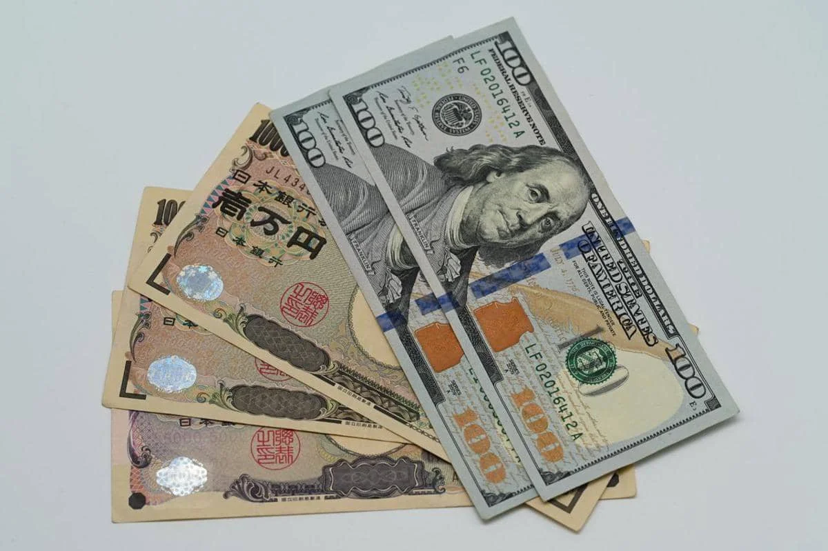 ilustrasi mata uang yen Jepang dan dolar AS