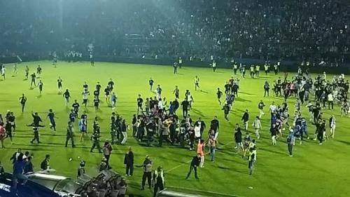 Tragedi Kanjuruhan. (Foto: Avirista Midaada/Okezone)