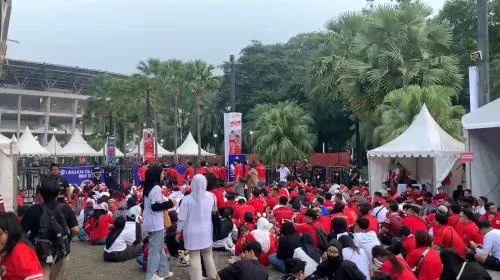 Suporter Timnas Indonesia antre jelang laga di SUGBK (Foto: Okezone/Andika Rachmansyah)