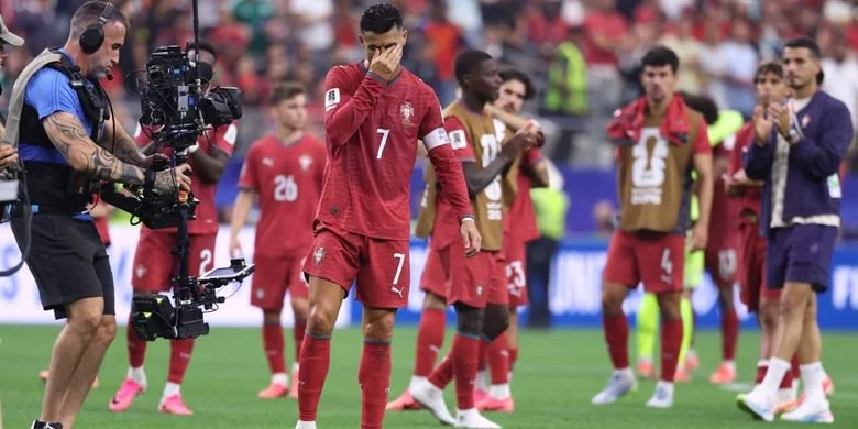 Reaksi kapten timnas Portugal, Cristiano Ronaldo, setelah kalah dalam laga babak 16 besar Piala Dunia 2026 antara Portugal dan Spanyol di Stadion Dallas di Arlington pada 6 Juli 2026.