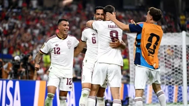 Luis de la Fuente memuji kekuatan bangku cadangan Spanyol usai menang 1-0 atas Portugal di 16 besar Piala Dunia 2026. Mikel Merino jadi pahlawan kemenangan. [FIFA]