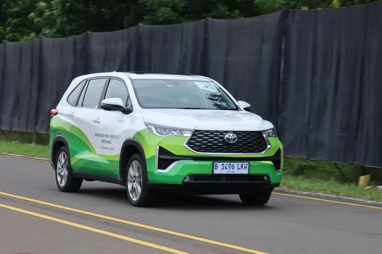Toyota Kijang Innova Zenix Hybrid FFV