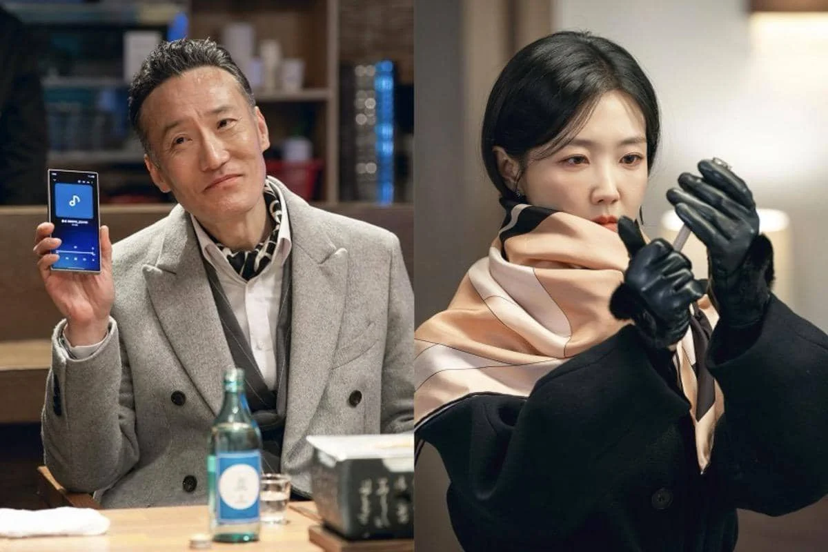 Dua karakter dalam drama Korea Reborn Rookie, seorang pria berjas abu-abu memegang ponsel dan seorang wanita bersyal elegan mengenakan sarung tangan hitam.