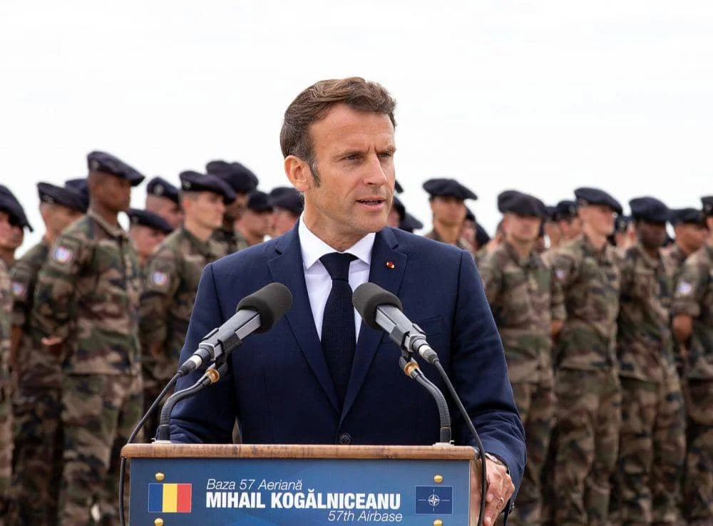 Presiden Prancis Emmanuel Macron (Spc. Thurnapuf Valle, Public domain, via Wikimedia Commons)