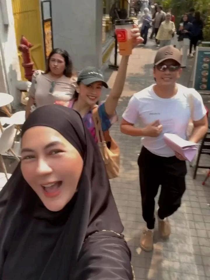Paula Verhoeven hangout bareng sahabat di Blok M