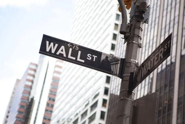 Wall Street Turun Usai Banyak Saham Teknologi Melemah