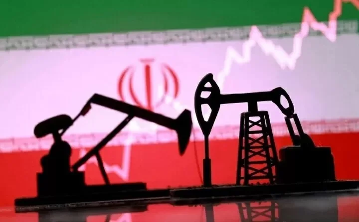 Harga Minyak Melonjak setelah AS Cabut Izin Umum Penjualan Minyak Iran