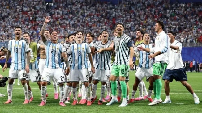 Potret Timnas Argentina usai tekuk Mesir 3-2 dan lolos perempat final (Instagram/@afaseleccionen)