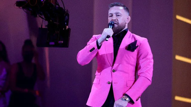 Jadwal McGregor vs Holloway di UFC 329