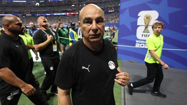 Pelatih Mesir Mengamuk, Ludahi Fans Argentina Kibarkan Bendera Israel