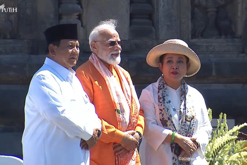 Momen Prabowo-Titiek Soeharto Foto Bareng Narendra Modi Saat Tinjau Candi Prambanan
