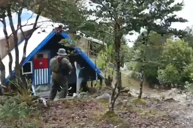 Sisir Sekitar Lokasi Pembakaran Pesawat AMA, Aparat Temukan Markas KKB