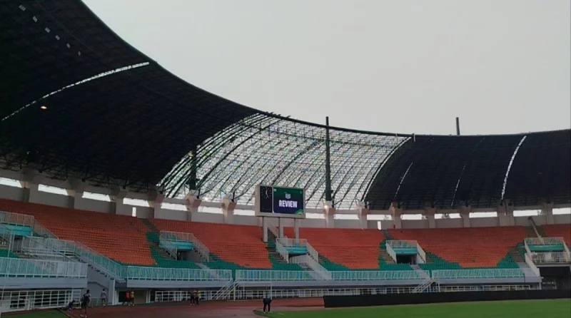 Mulai Dibenahi, Perbaikan Atap Stadion Pakansari Dikebut Jelang Piala AFF 2026