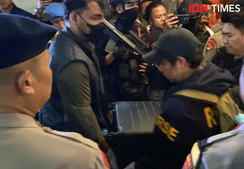 Polisi Sita Rp67,2 M dari Kafe de’Clan-Money Changer, Dibawa Pakai 3 Koper