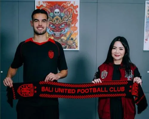 Jens Raven resmi gabung Bali United. (Foto: Instagram/baliunitedfc)