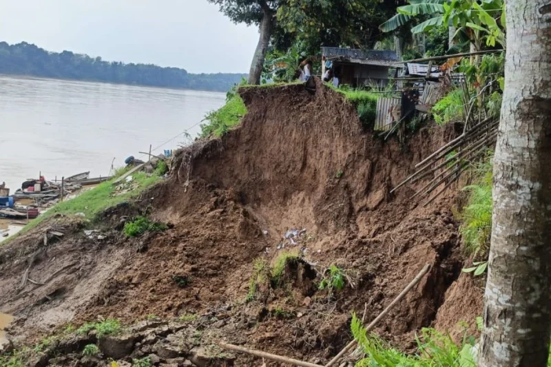 BPBD Catat 4 Longsor di Batang Hari, Satu Rumah Nyaris Menggantung