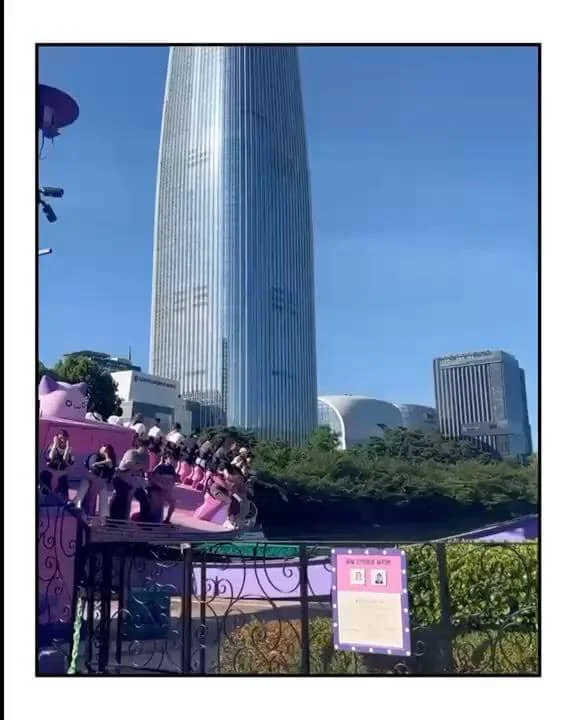 Keluarga Marcella Zalianty liburan di Lotte World, Korsel