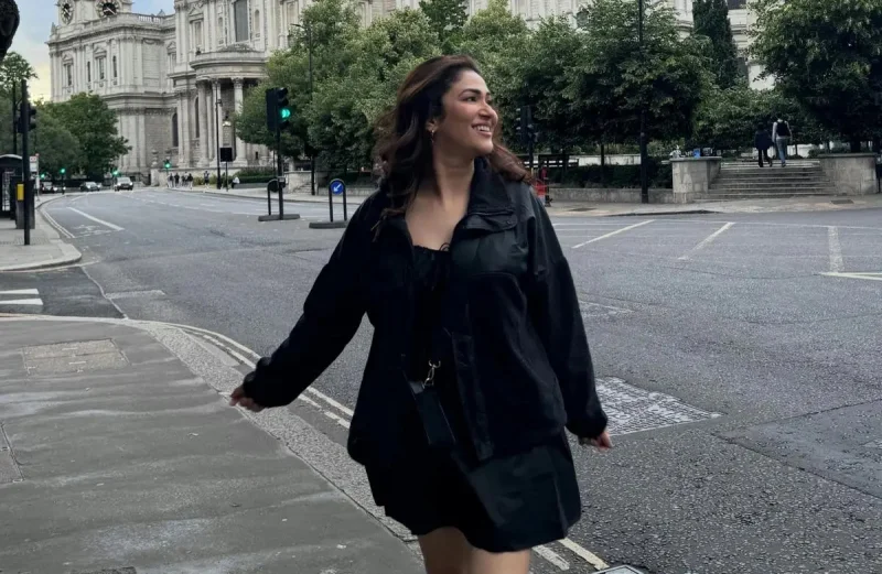 9 Momen Ridhima Pandit Liburan di London, Seru Bareng Kakak