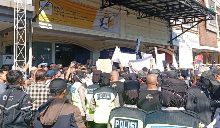 Bank Mandiri Taspen Pastikan Layanan Kantor Cabang Purwokerto Tetap Normal di Tengah Aksi Nasabah