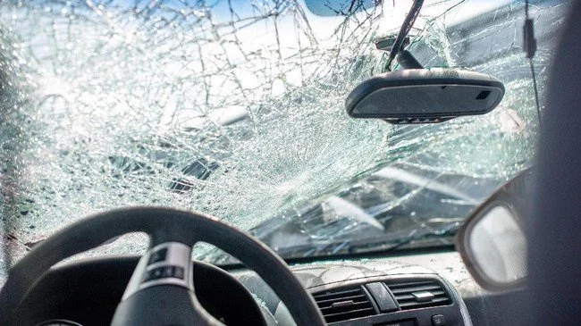 Mobil Dinas TNI Kecelakaan di Exit Tol Slipi Dekat Gedung DPR