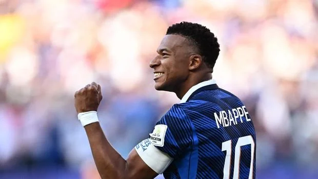 Soccer Football - FIFA World Cup 2026 - Round of 16 - Paraguay v France - Philadelphia Stadium, Philadelphia, Pennsylvania, U.S. - July 4, 2026 France's Kylian Mbappe celebrates scoring their first goal REUTERS/Dylan Martinez