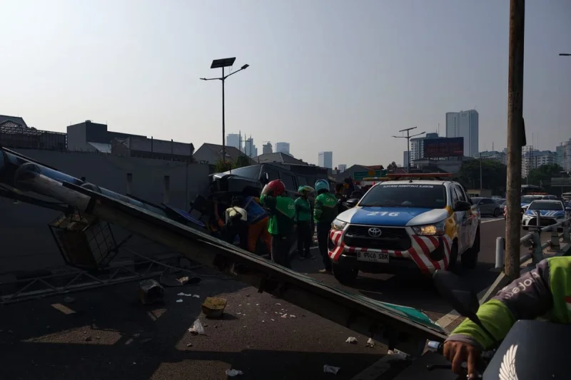 Polisi Ungkap Penyebab Pindad Maung TNI Tabrak Tiang Rambu di Tol Dalam Kota Depan DPR RI