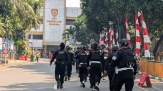 Suasana Terkini Polda Metro, Brimob Siaga Penuh Buntut Isu TNI Jemput Paksa Saksi Jampidsus